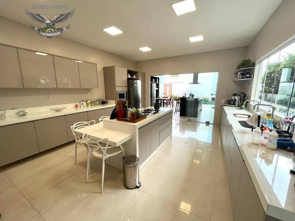 Casa de Condomínio à venda com 3 quartos, 326m² - Foto 3