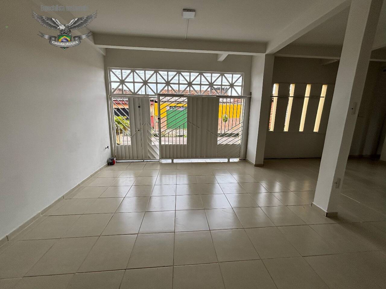 Casa à venda com 4 quartos, 260m² - Foto 2
