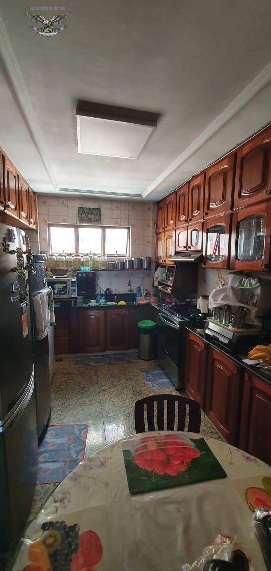 Apartamento à venda com 3 quartos, 198m² - Foto 15