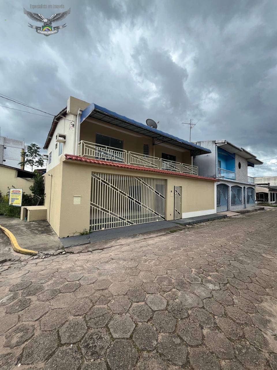 Casa à venda com 4 quartos, 222m² - Foto 1